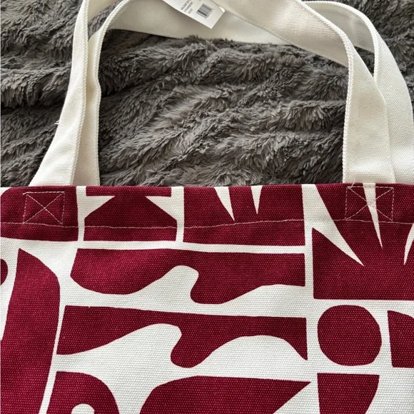 Vuori Red and White Tote Bag strawberry gift new - Picture 3 of 5